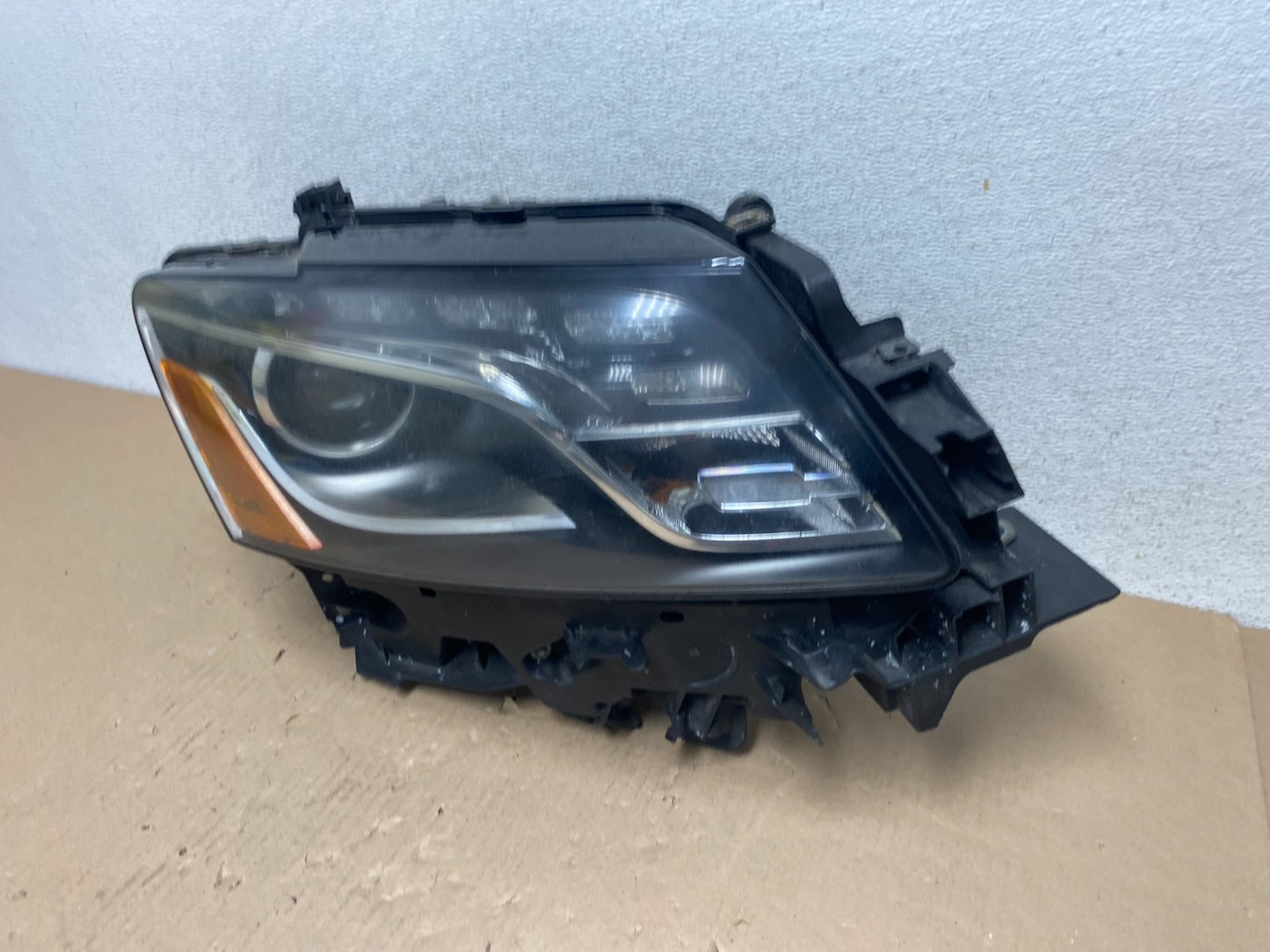 2009 to 2012 Audi Q5 Right Passenger RH Side Xenon HID Headlight AG5789 DW1