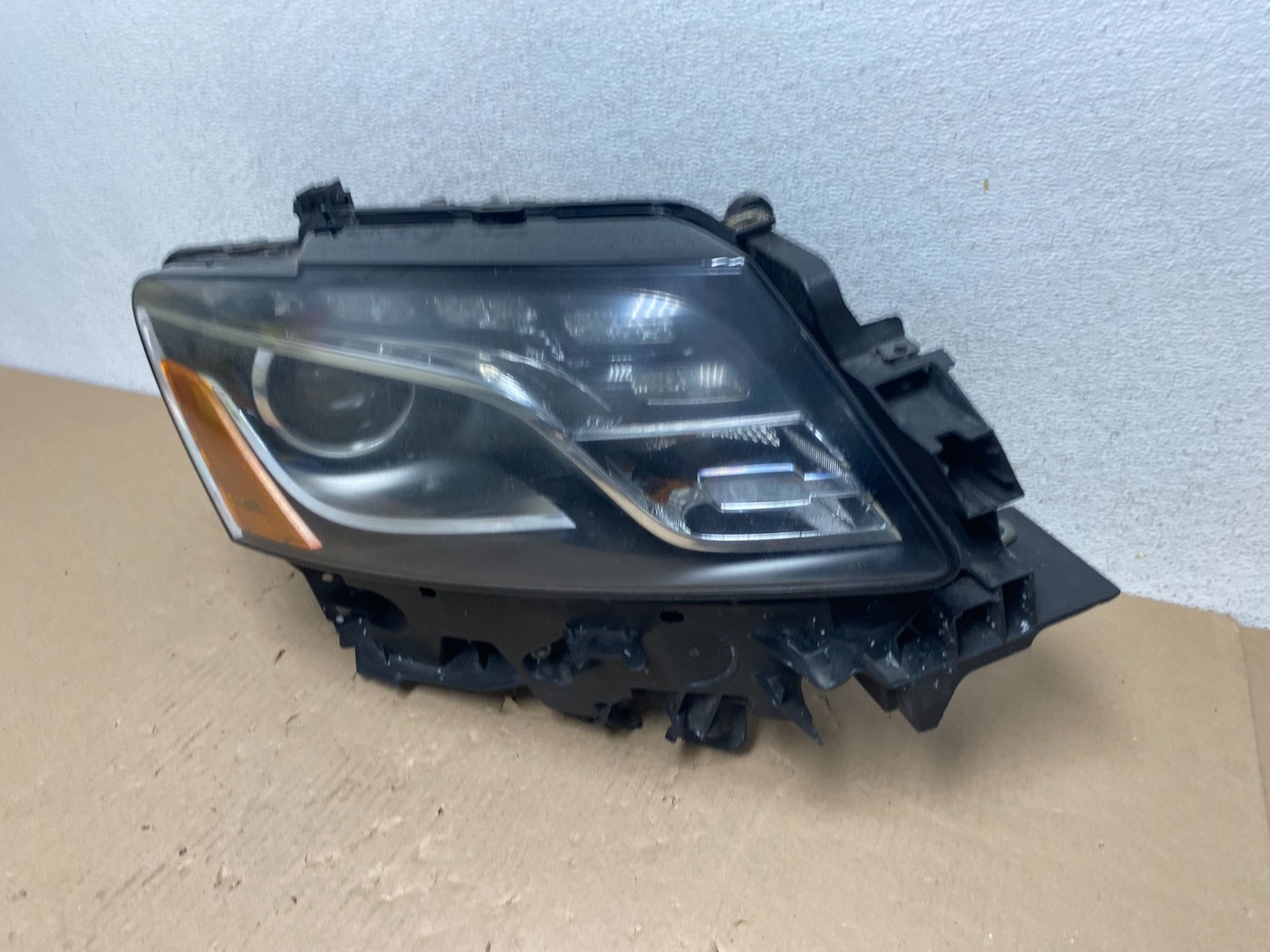 2009 to 2012 Audi Q5 Right Passenger RH Side Xenon HID Headlight AG5789 DW1