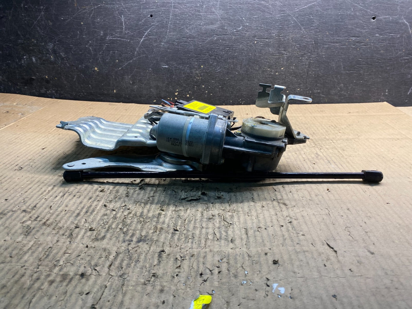 Cadillac Chevrolet Rear Trunk Liftgate Power Motor Actuator OEM y1445 DG1