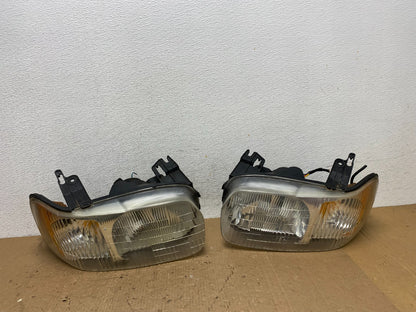 2001 - 2004 Ford Escape Headlights Left+Right Halogen Aftermarket AD8176 DG0