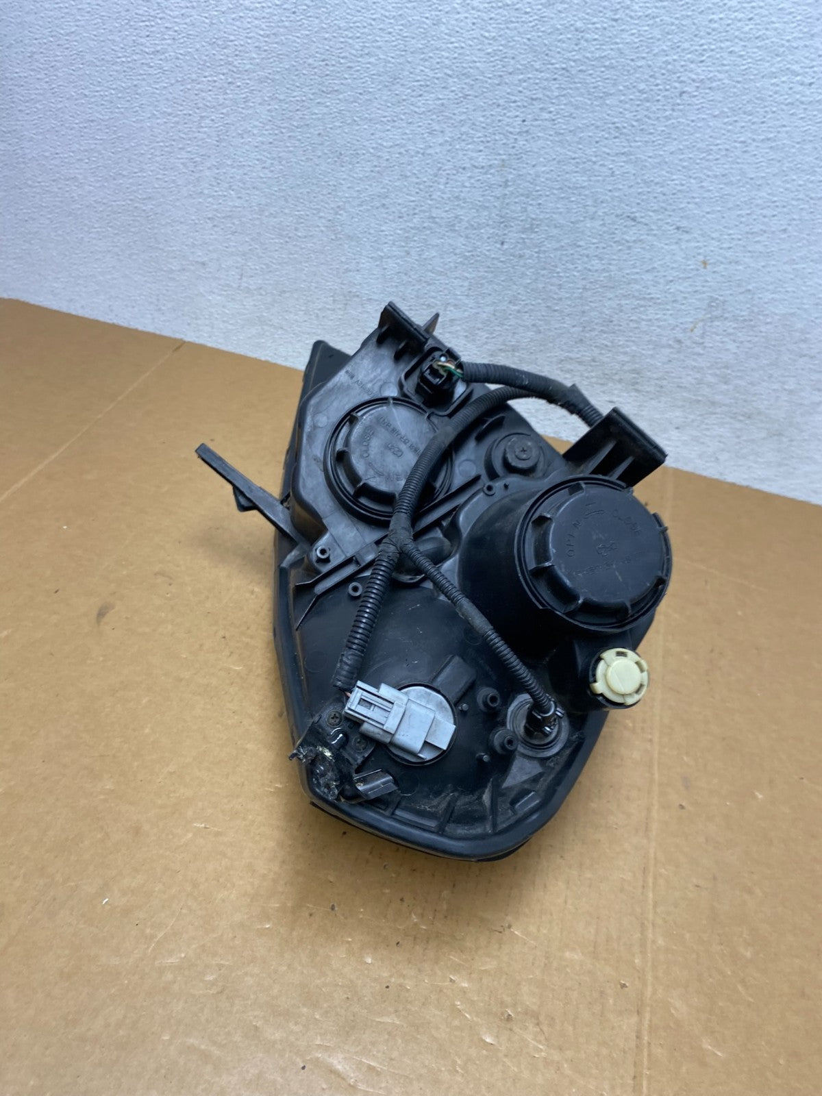 2008-2012 Kia Sedona Left Driver Lh Side Headlight Halogen AD9076 DW8