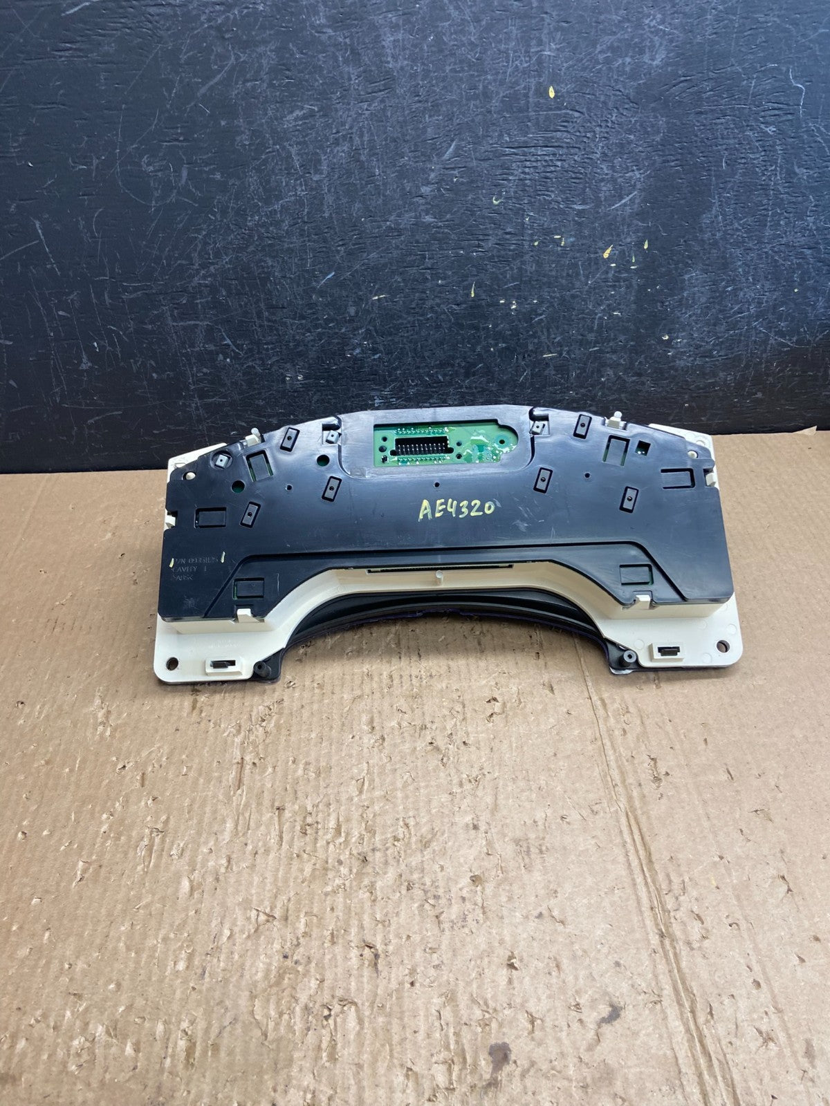 2000 to 2005 Chevrolet Astro Cluster Gauge Speedometer ECM AE4320 DW5