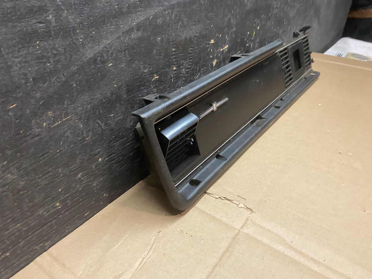 1983 to 1984 Ford Thunderbird Dash Bezel Vent Passenger Side Panel U0039 PS2