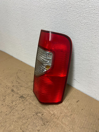2002 2003 2004 Nissan Xterra Right Passenger RH Side Tail Light OEM AB9887 DW1