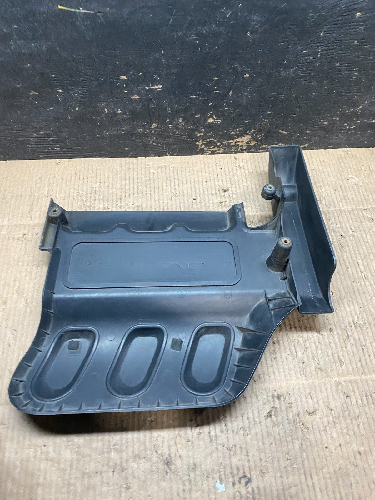 2001 to 2004 Mazda Tribute DOHC 24 VALVE Engine Shield Top Cover T9557 DG4