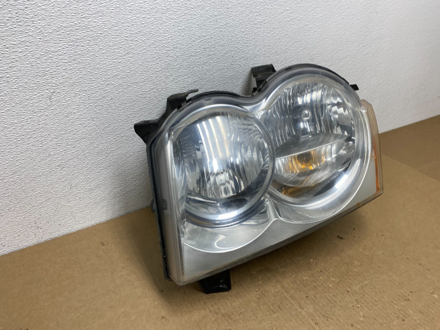 2005-2007 Jeep Grand Cherokee Left Driver LH Halogen Headlight AC1192 DW2