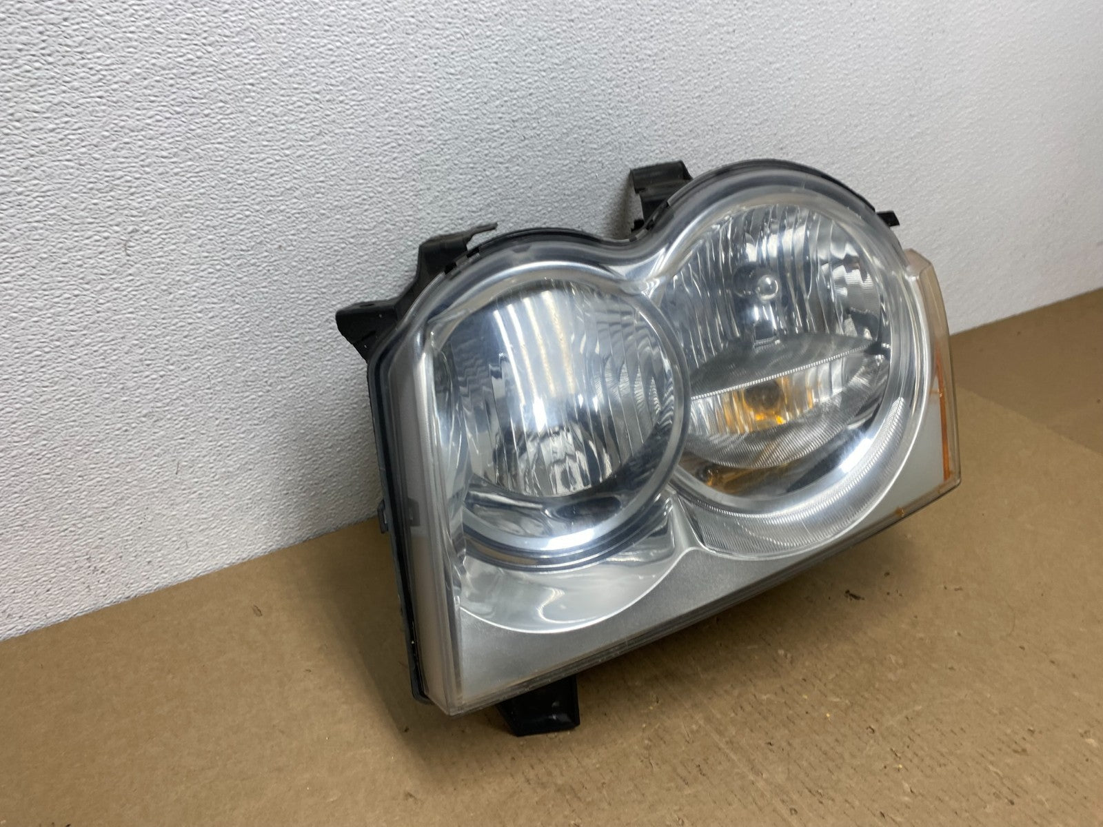 2005-2007 Jeep Grand Cherokee Left Driver LH Halogen Headlight AC1192 DW2