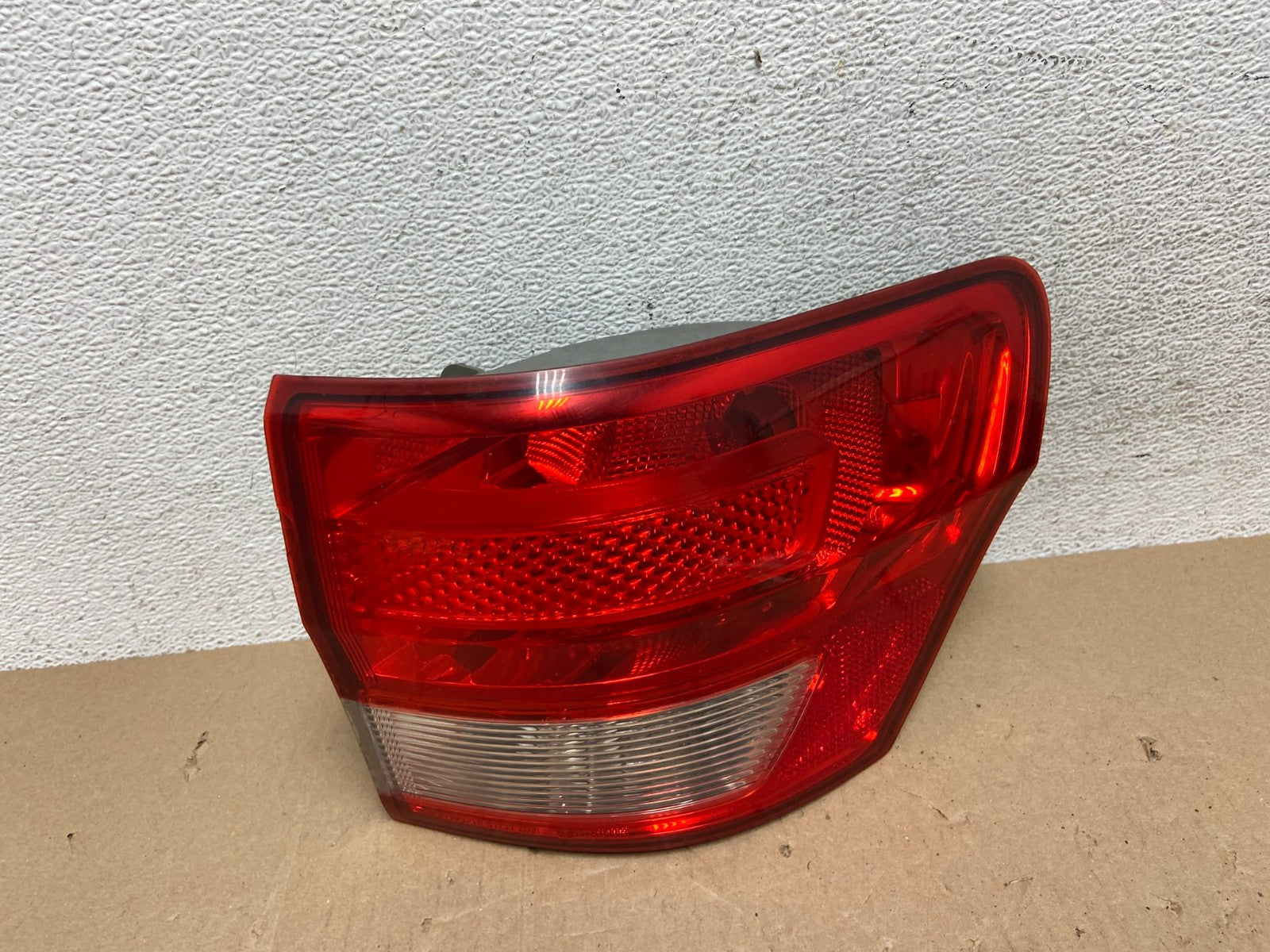 2011-2013 Jeep Grand Cherokee Right Passenger Side Rh Tail Light AE7326 LK0