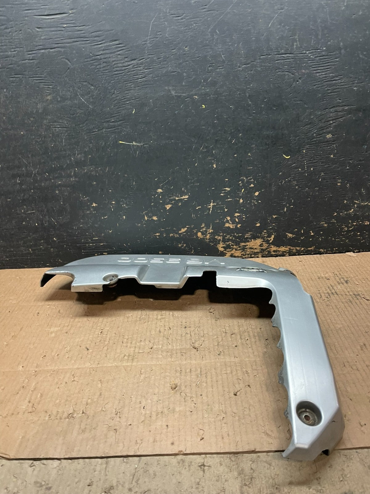 2001 to 2004 Nissan Pathfinder Engine Cover Ornament Y6411 DG4