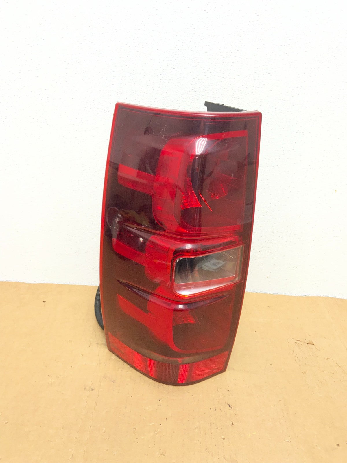 2008-2014 Chevrolet Tahoe Suburban Driver Lh Left Side Tail Light AC8501 DW0
