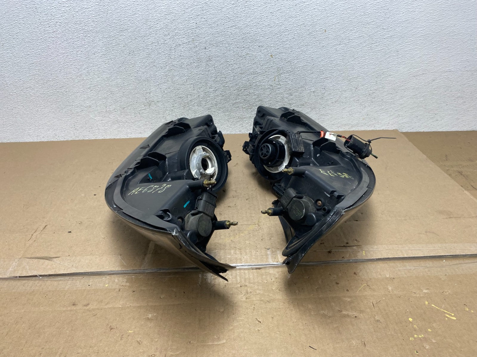 1999 to 2004 Ford Mustang Left+Right Set Side Black Headlights AE6878 DW7
