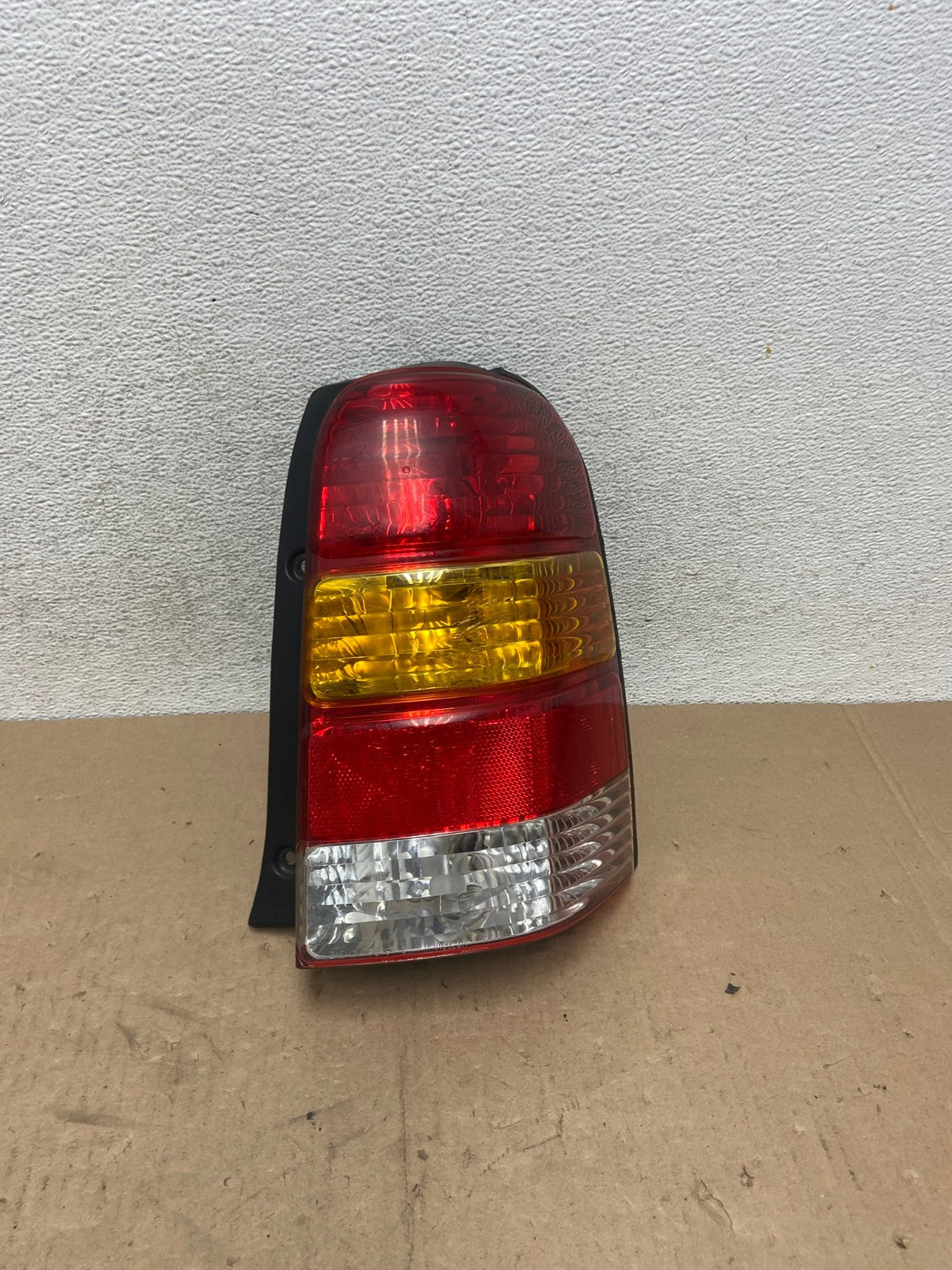 2001 to 2007 Ford Escape Right Passenger RH Side Tail Light AG4744 LK0