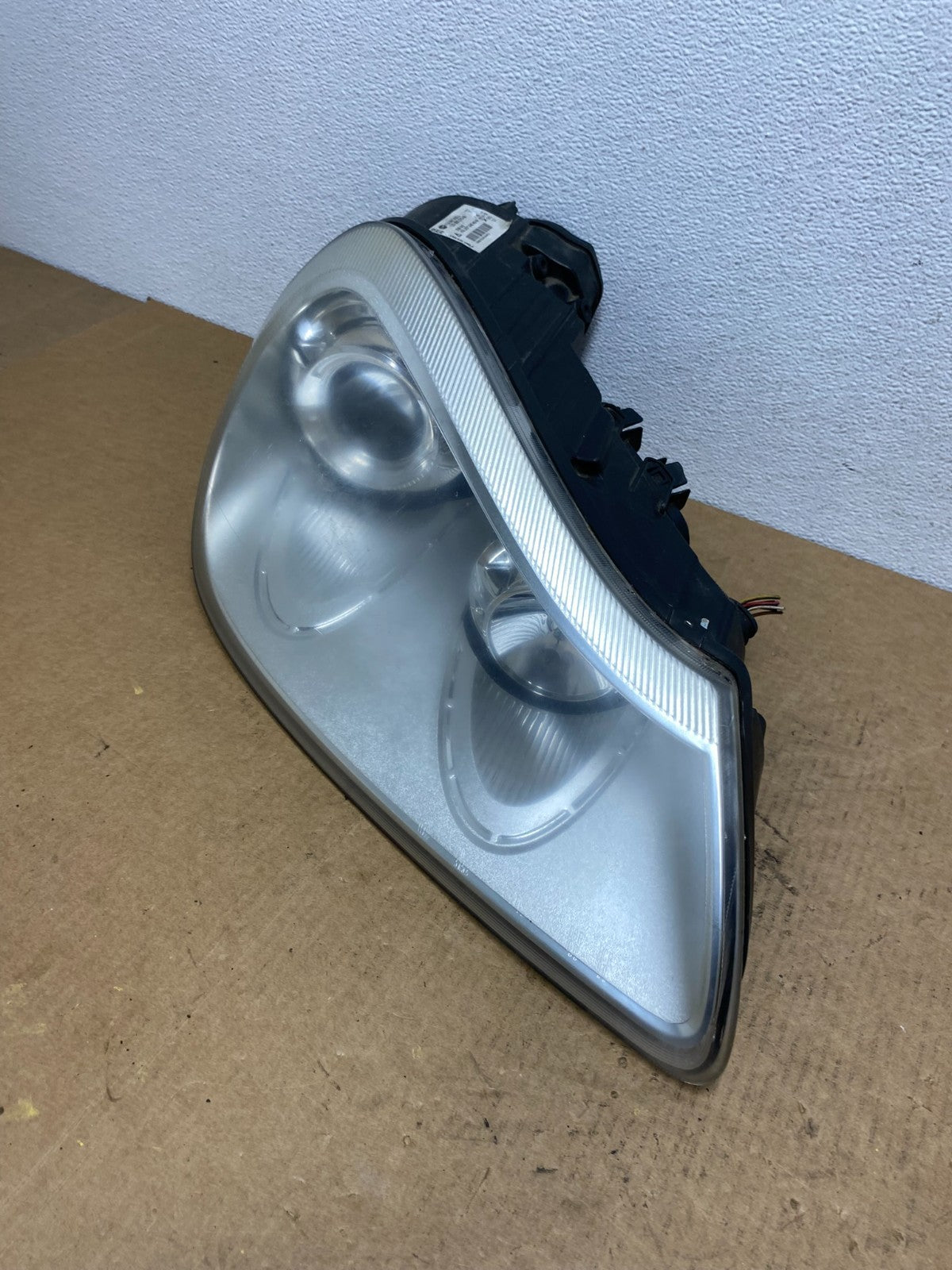 2008 to 2010 Porsche Cayenne Right Passenger Headlight Xenon HID OEM AC2964 DW1