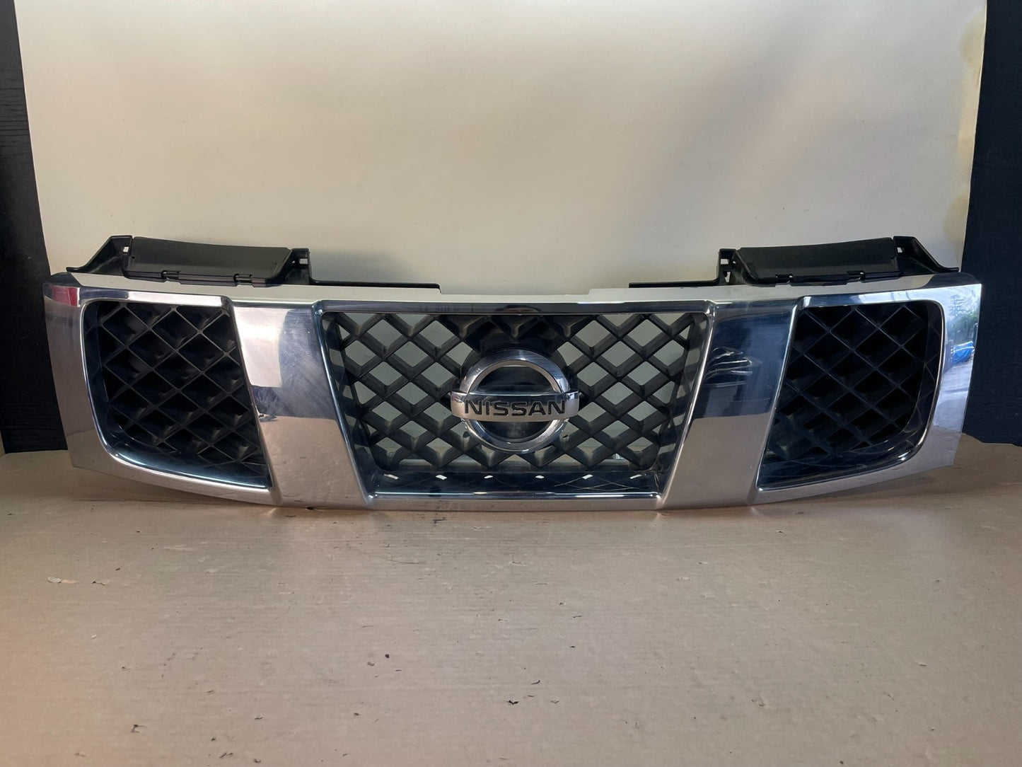 2004 to 2007 Nissan Titan Armada Front Upper Grill Grille af8508 DG0