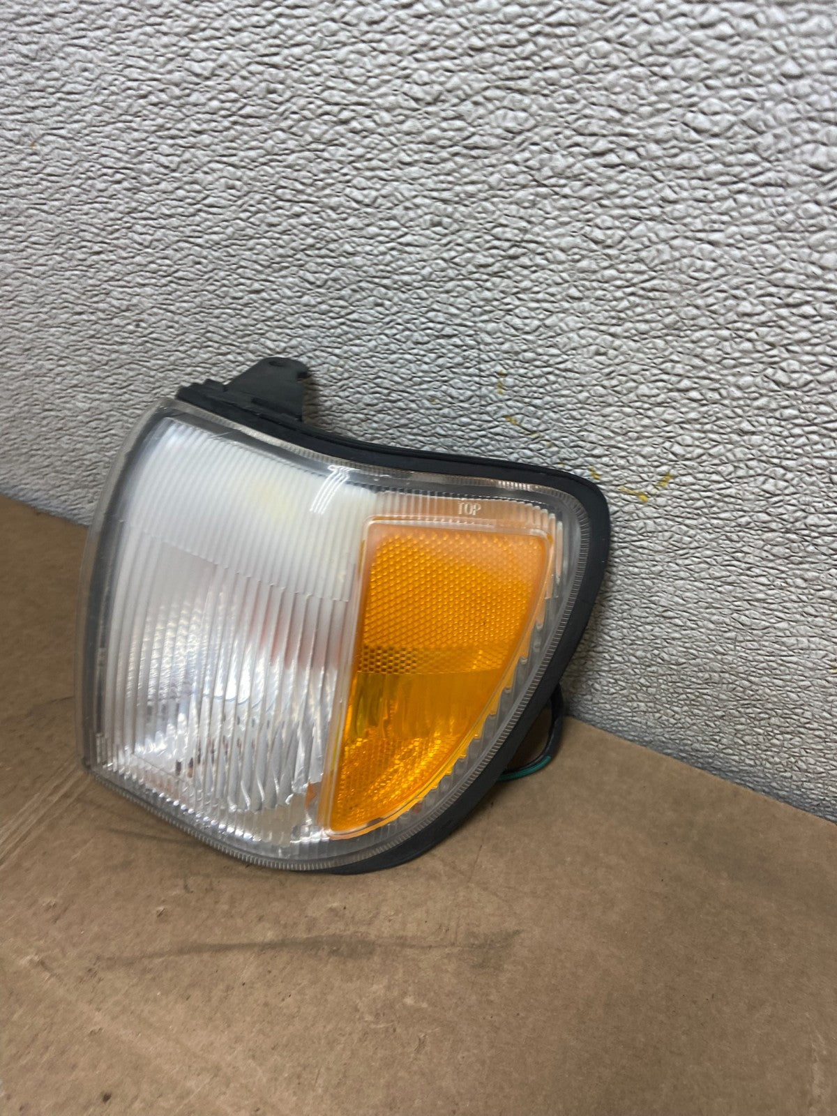 1999-2004 Nissan Pathfinder Front Left Driver Turn Signal Y5202 DW1