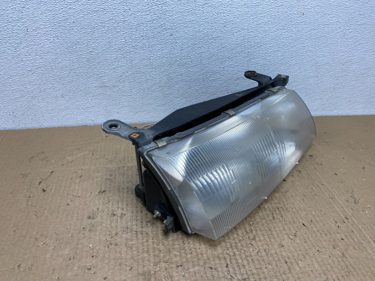 1995-1997 Toyota Avalon Right Passenger RH Side Headlight AC4091 DW2