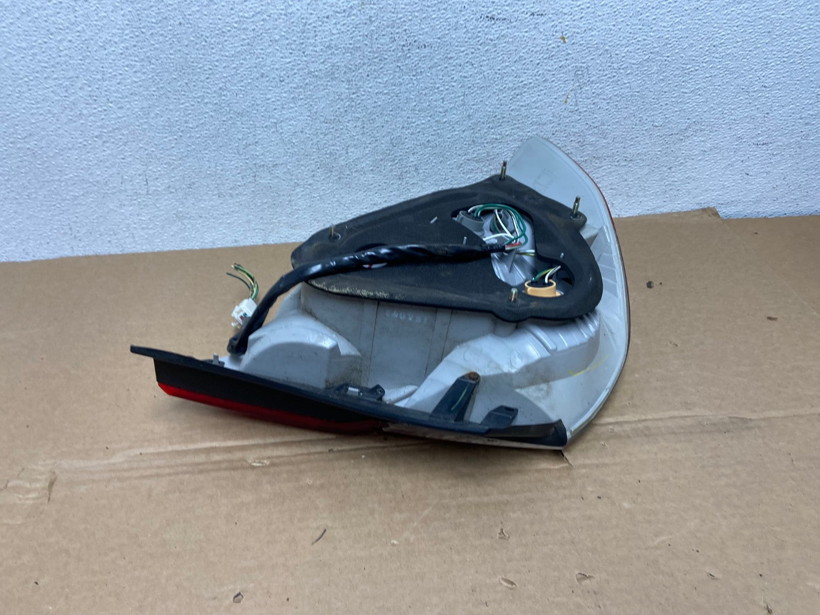 2003 to 2004 Toyota Avalon Right Passenger RH Side Tail Light AD3796 LK5