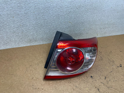2010 to 2012 Hyundai Santa Fe Right Passenger RH Tail Light OEM S7639 DW2