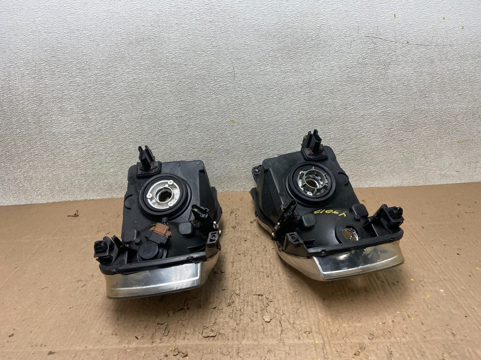 2002 to 2005 Dodge Ram Left+Right Side Halogen Headlights Y5017 DW6