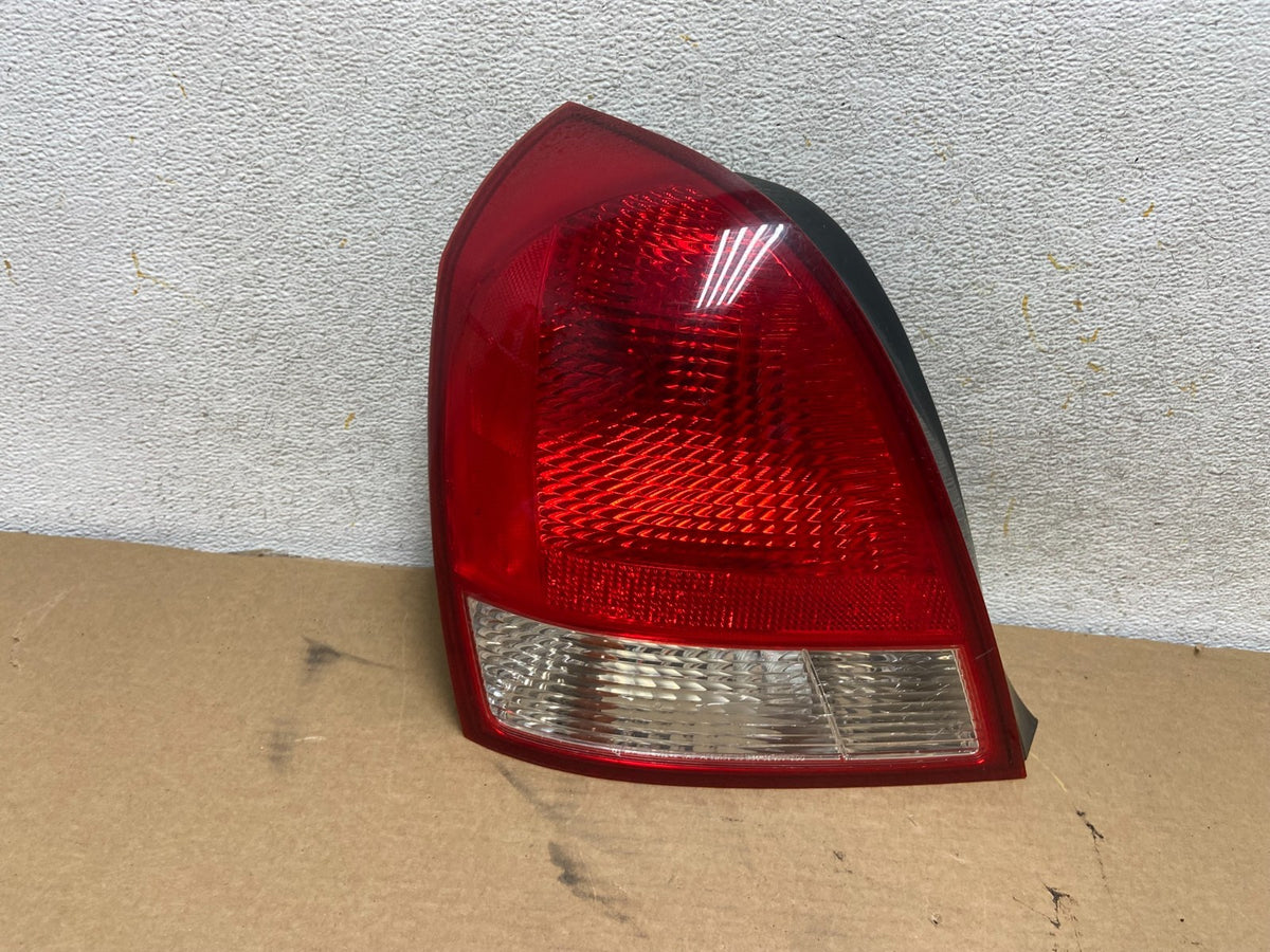 2001-2003 Sedan Hyundai Elantra Left Driver Lh Side Tail Light AH4468 DW0