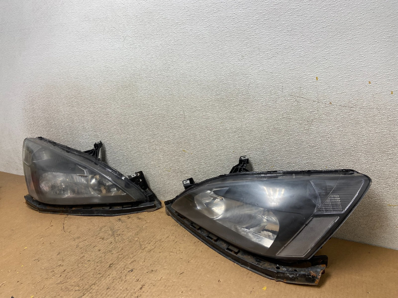 2003 - 2007 Honda Accord Left+Right Set Halogen Headlights AA0200 DW2