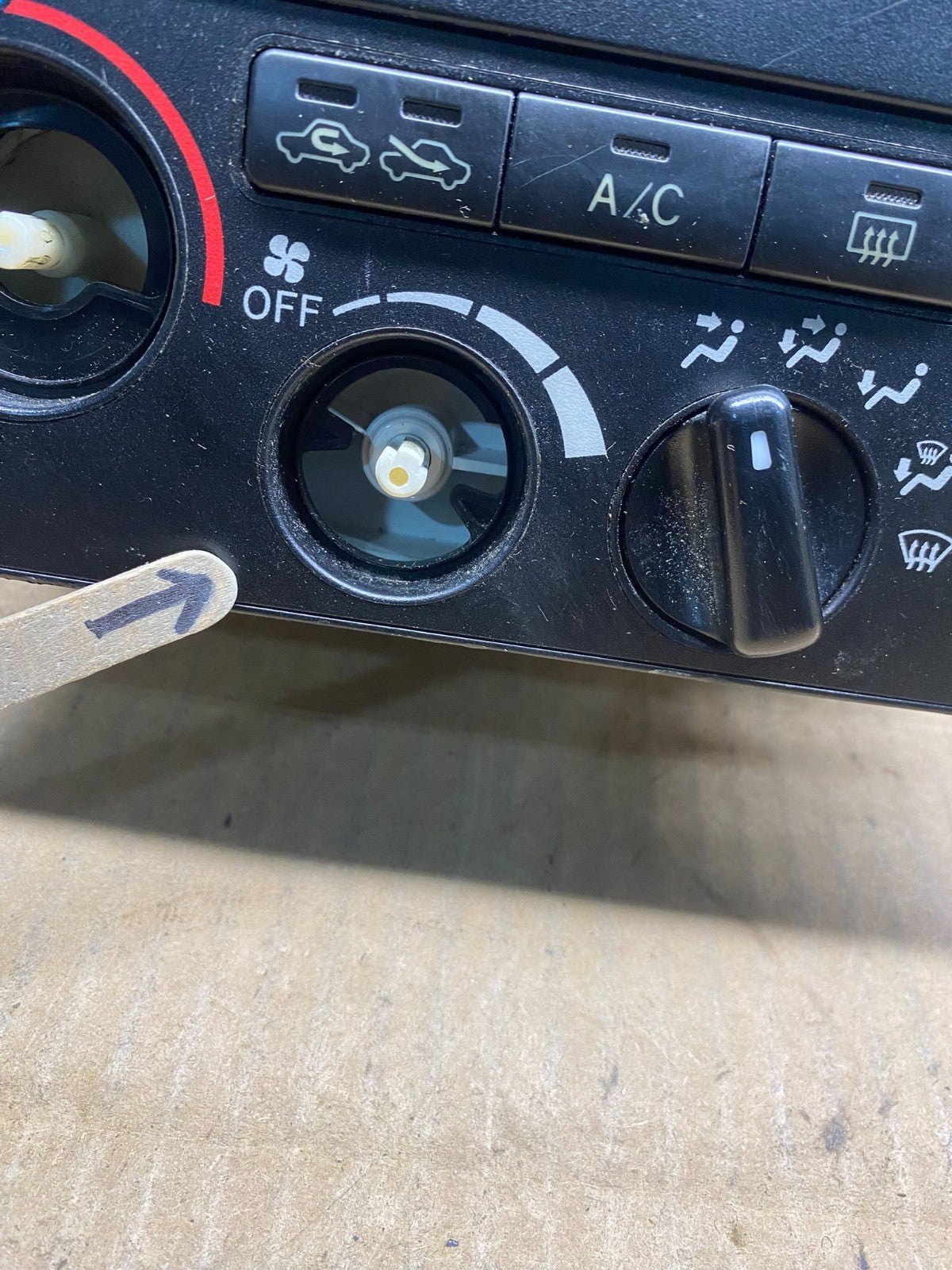 2000-2004 Toyota Avalon Radio Stereo 6 CD Tape Player Climate Control AG7319 DG2