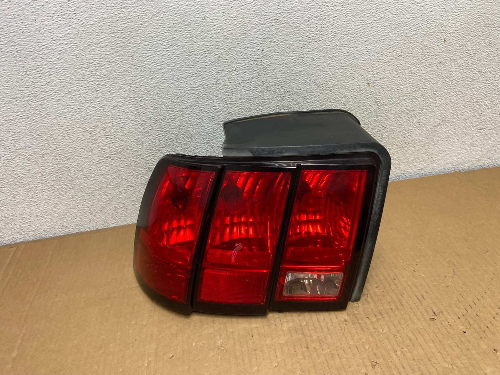 1999 - 2004 Ford Mustang Left Driver Lh Side Tail Light AD0861 LK0