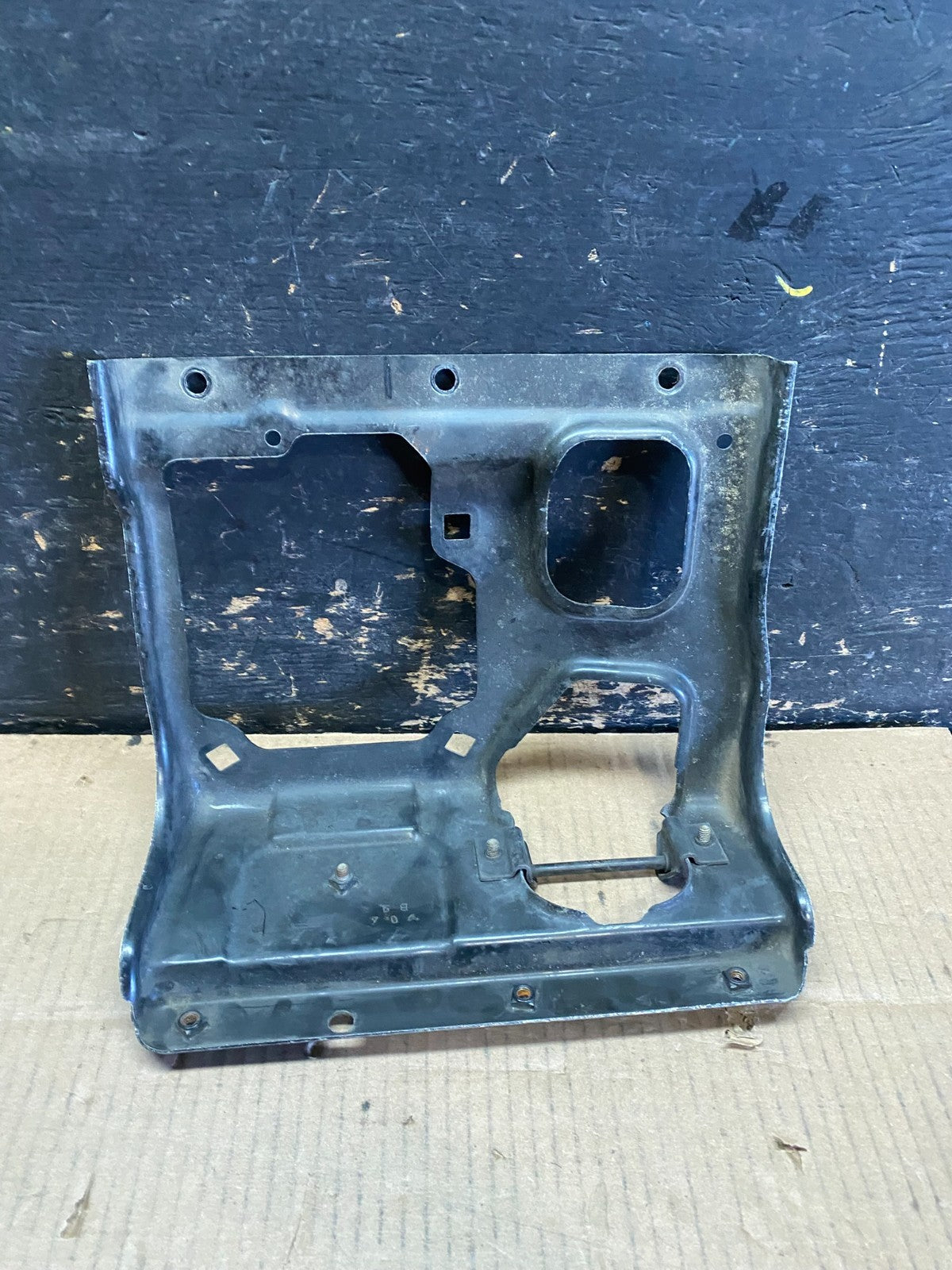 2007 to 2011 Mercedes CLS550 W219 Front Center Radiator Support Bracket W5742 PS3