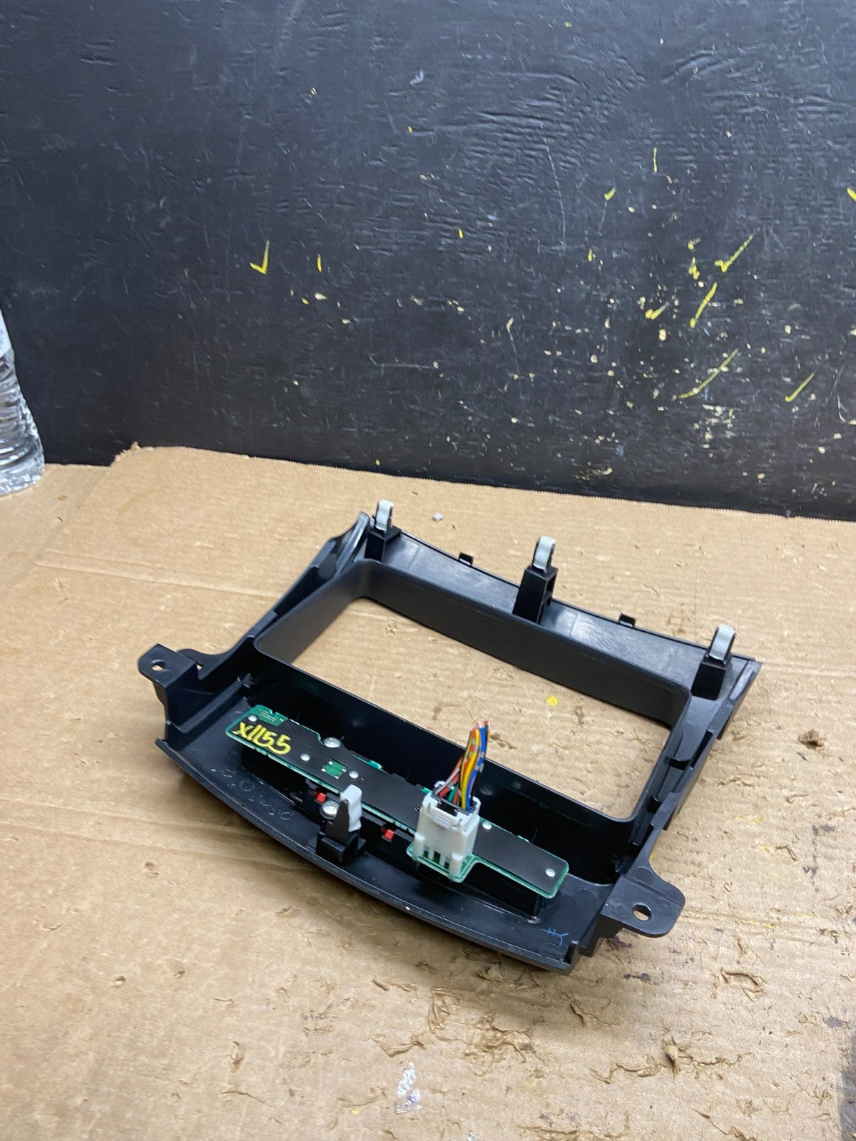 2007 to 2010 Mitsubishi Outlander Center Dash Bezel Radio Navi Trim OEM X1155 DG4