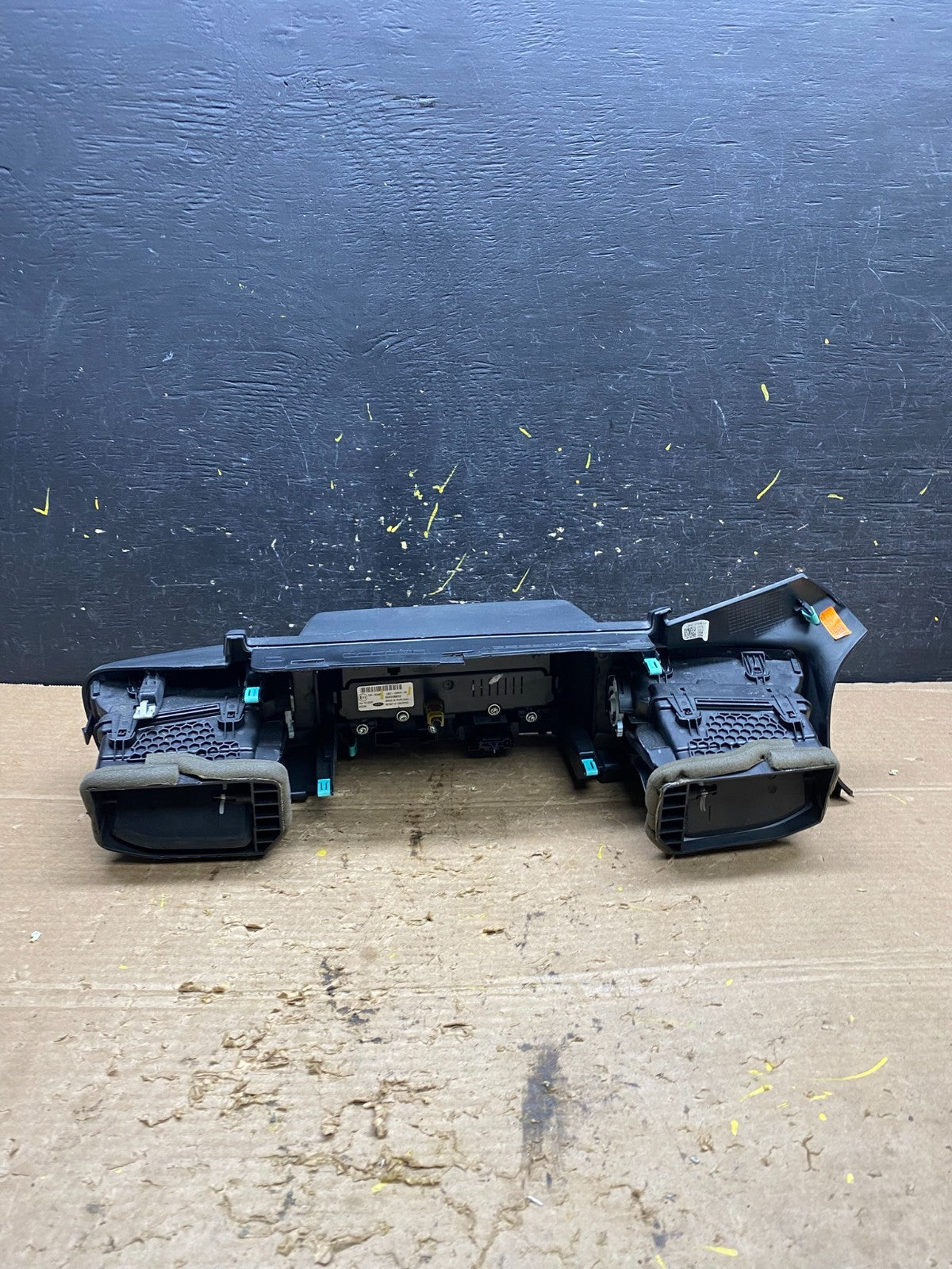 2020 to 2023 Ford  Explorer Console Radio Display Screen Air Vents x1351 DG3