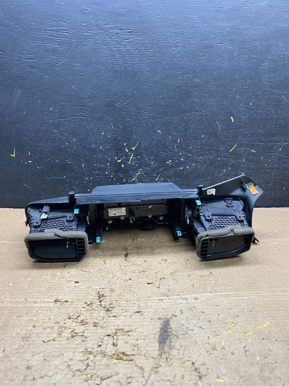 2020 to 2023 Ford  Explorer Console Radio Display Screen Air Vents x1351 DG3