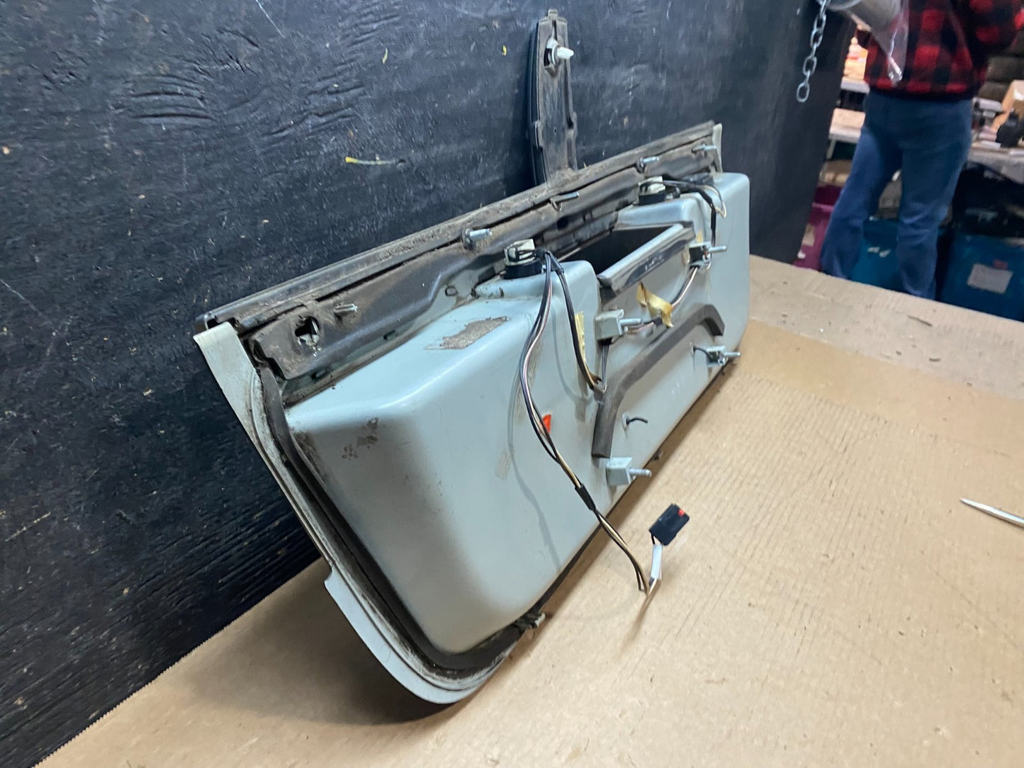 2007 to 2014 Lincoln Navigator Trunk Liftgate License Plate OEM v7000 DG8