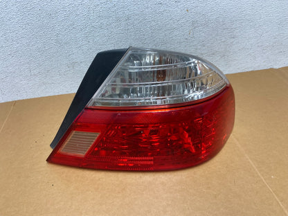 2003 to 2004 Toyota Avalon Right Passenger RH Side Tail Light AD8861 DW0