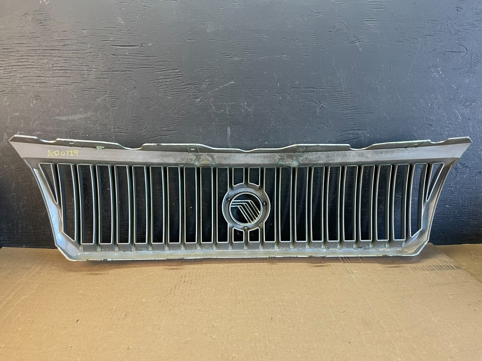 2002 to 2005 Mercury Mountaineer Front Upper Grill Grille AD0129 DG3