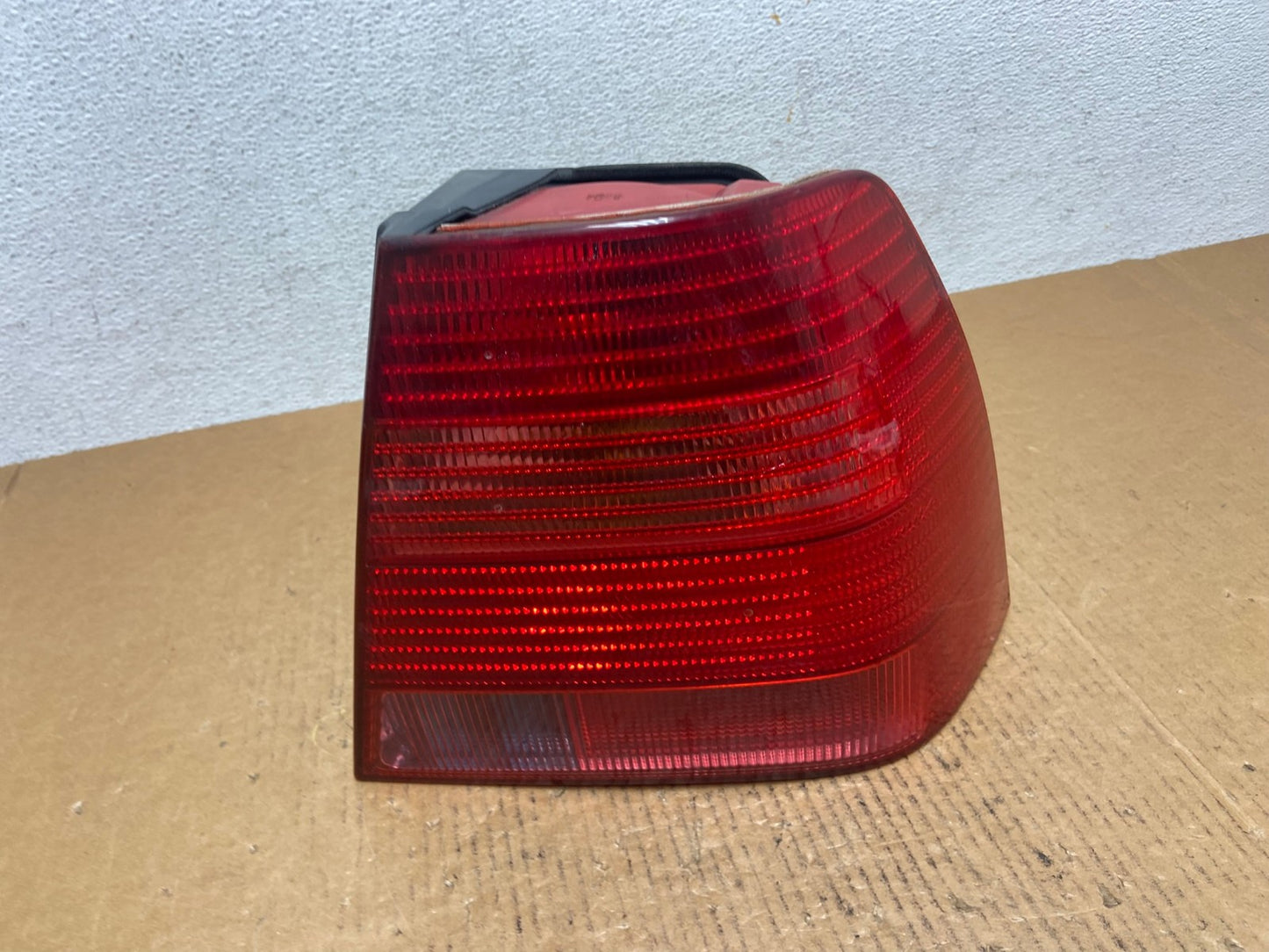 1999 to 2003 Volkswagen Jetta Sedan Right Passenger Tail Light AE0360 LK0