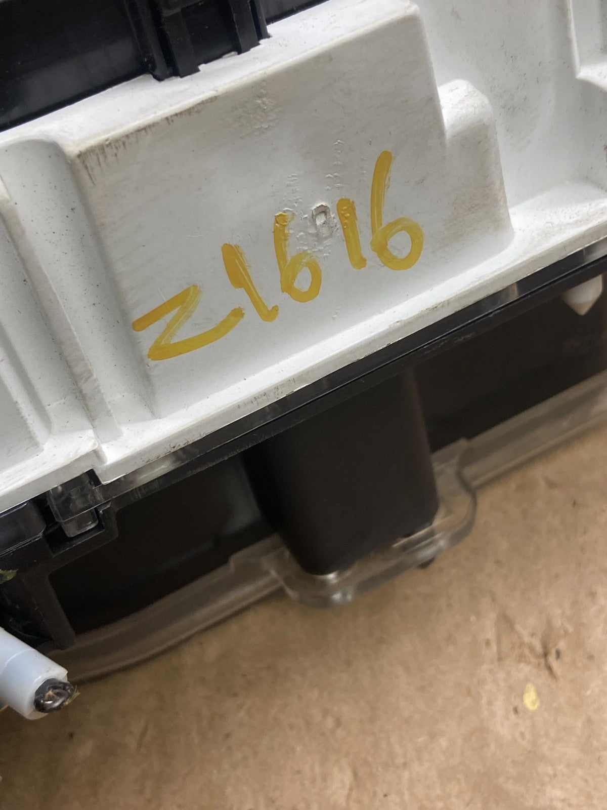 1998 to 2005 Mercury Marquis Speedometer Cluster Gauge Oem z1616 DG7