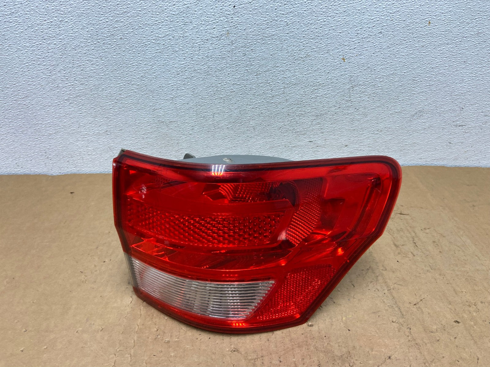 2011-2013 Jeep Grand Cherokee Right Passenger Side Rh Tail Light AD1333 LK0