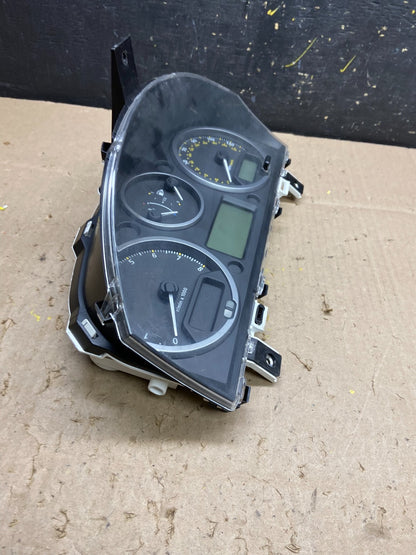 2008 2010 Land Rover LR2 Speedometer Cluster Gauge OEM U4961 DG1