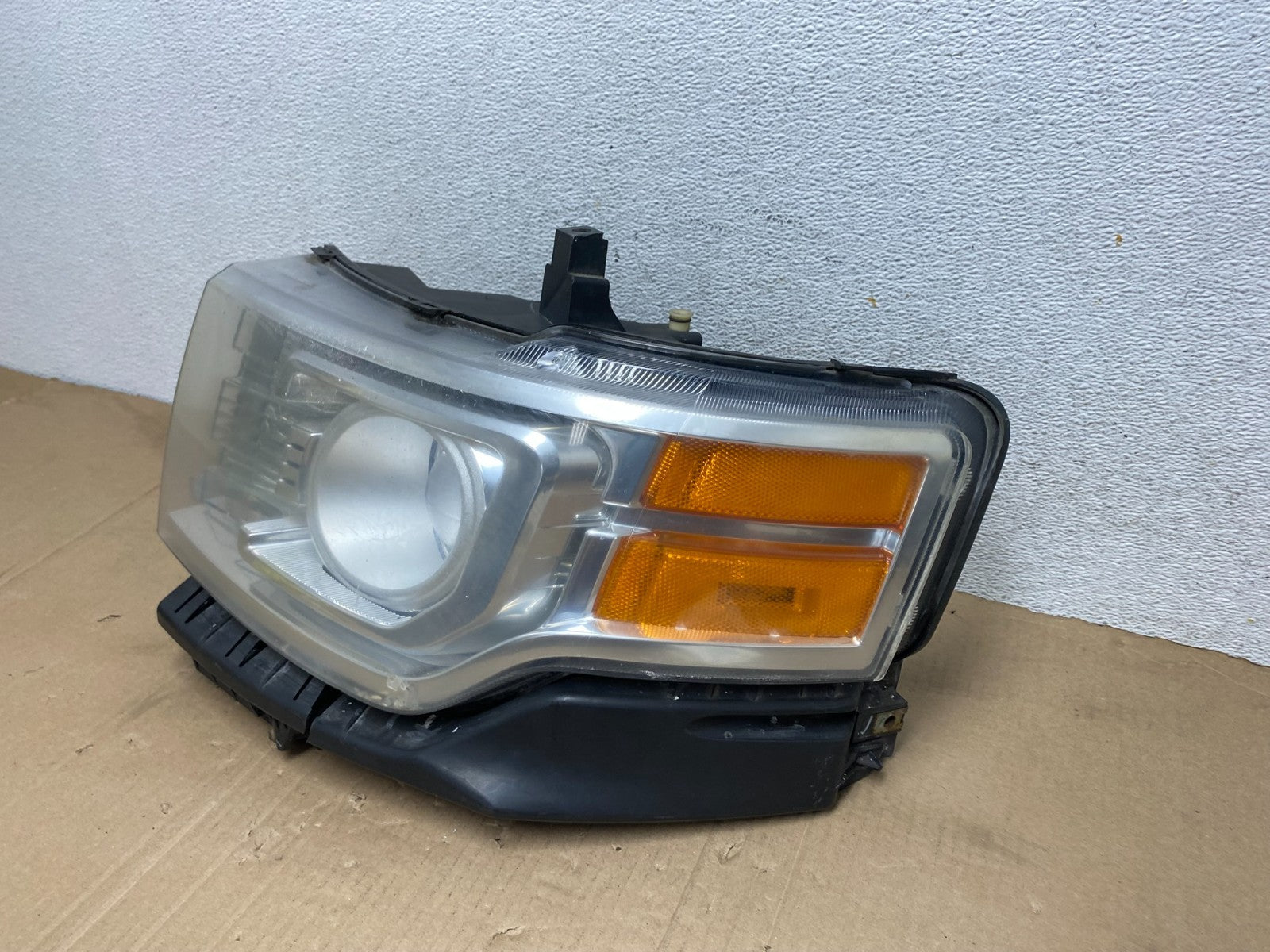 2009 to 2012 Ford Flex Left Driver LH Side Xenon Headlight AE9111 DW1