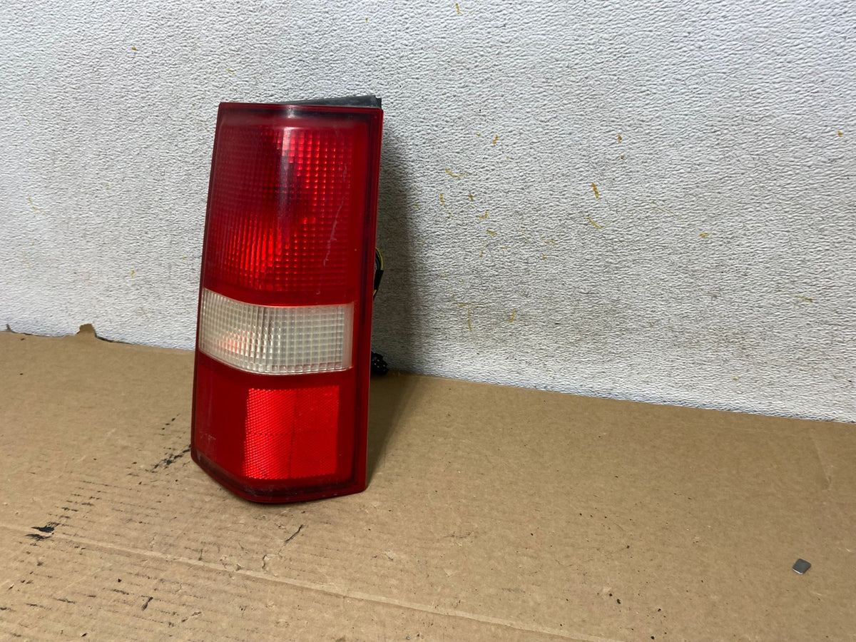 2003 2017 Chevrolet Express 1500 2500 3500 Right Passenger Tail Light AH7943 LK2