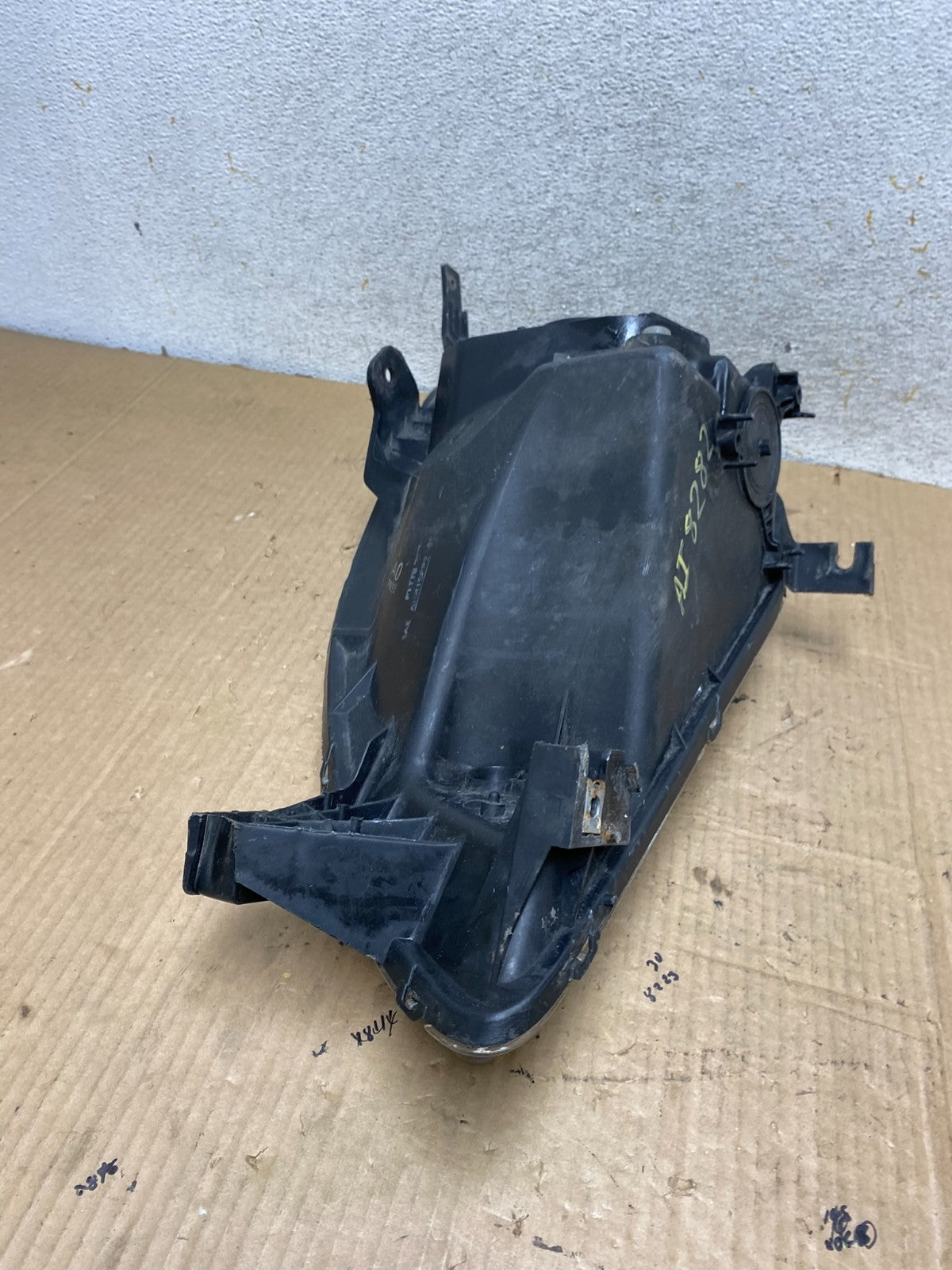 2002 to 2004 Honda CRV CR-V Right Passenger RH Halogen Headlight AI8282 DW8