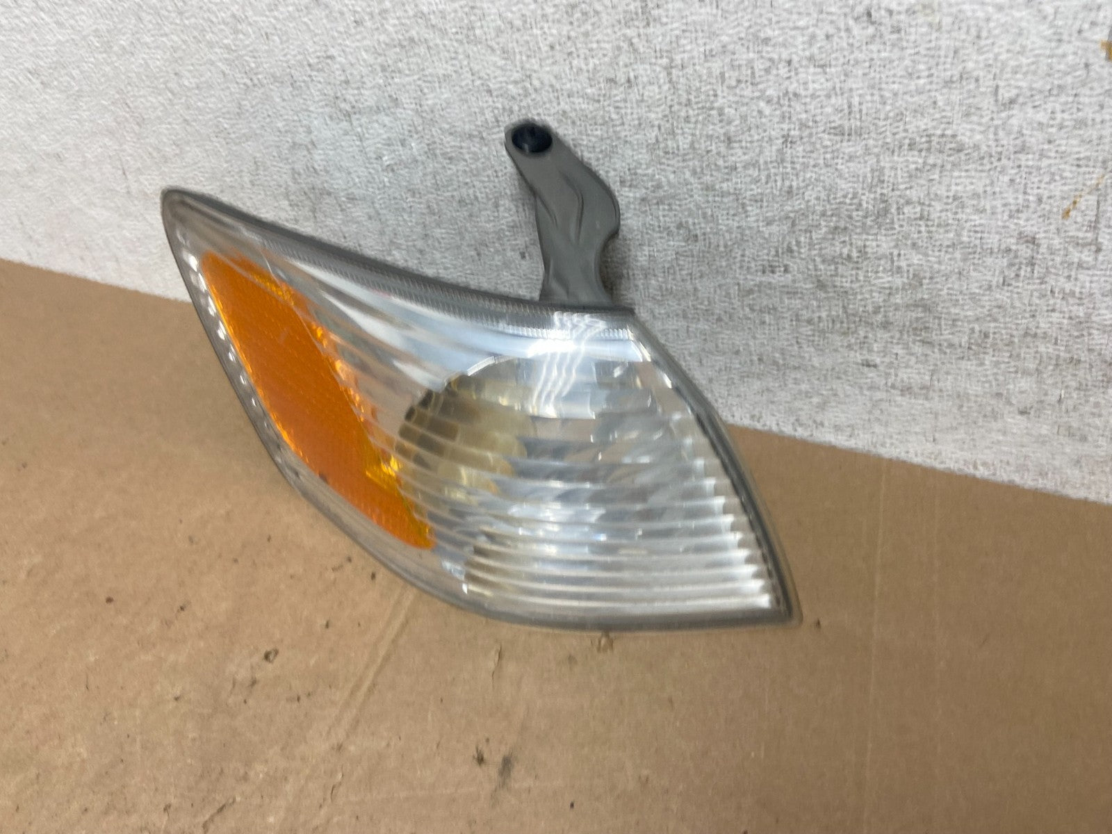 2000 - 2001 Toyota Camry Front Right Passenger RH Turn Signal AE5965 DW1