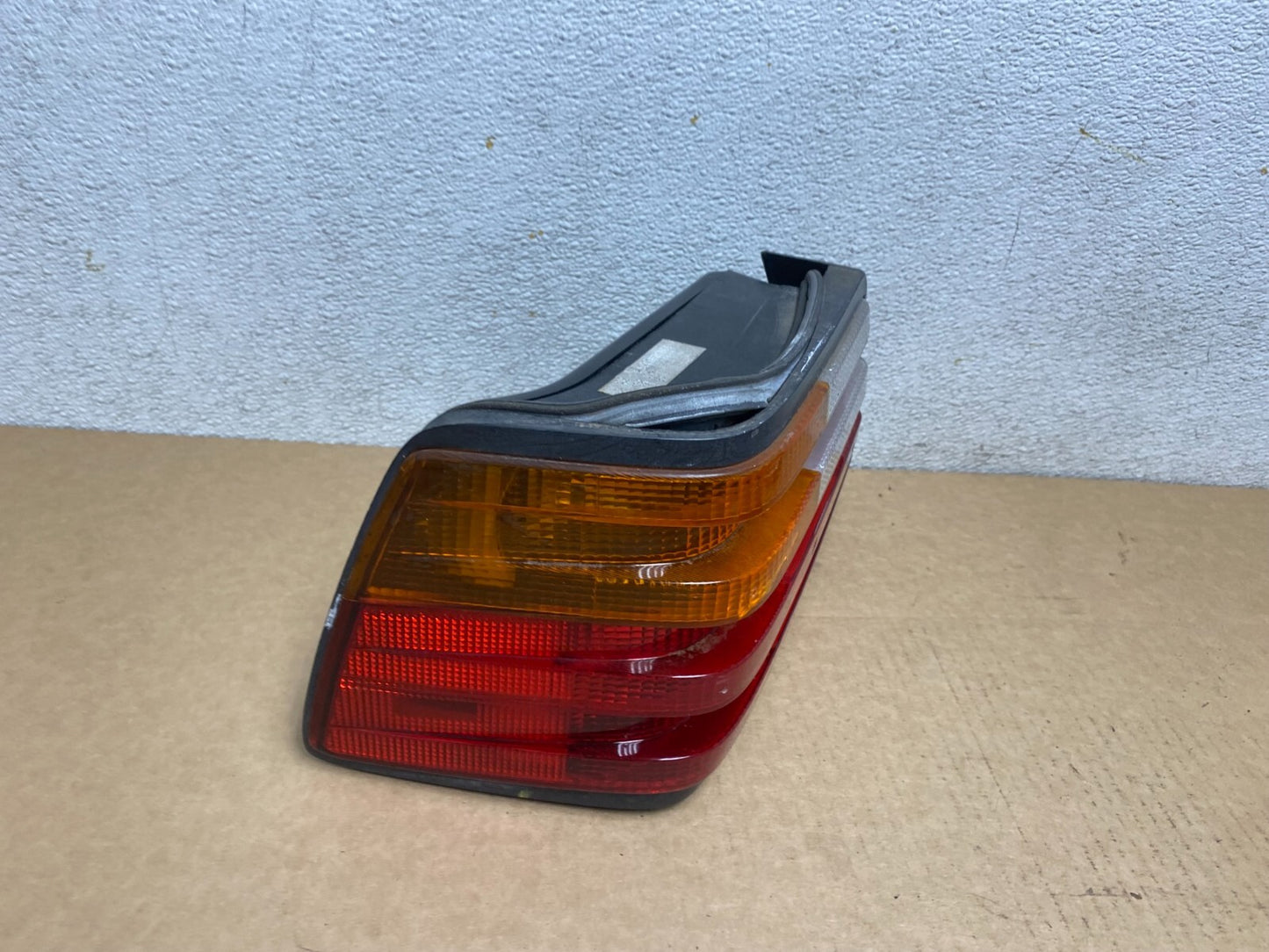 1994 to 1995 Mercedes E Class W124  Left Driver LH Side Tail Light L7550 DW2