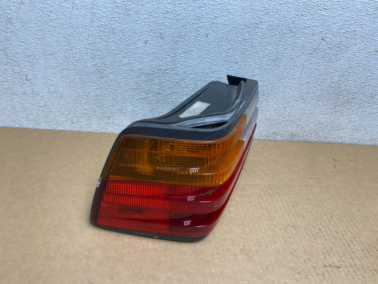 1994 to 1995 Mercedes E Class W124  Left Driver LH Side Tail Light L7550 DW2