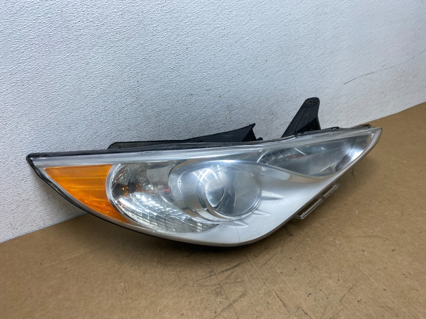 2011 - 2014 Hyundai Sonata Right Passenger Rh Side Headlight Halogen AD6336 DW2