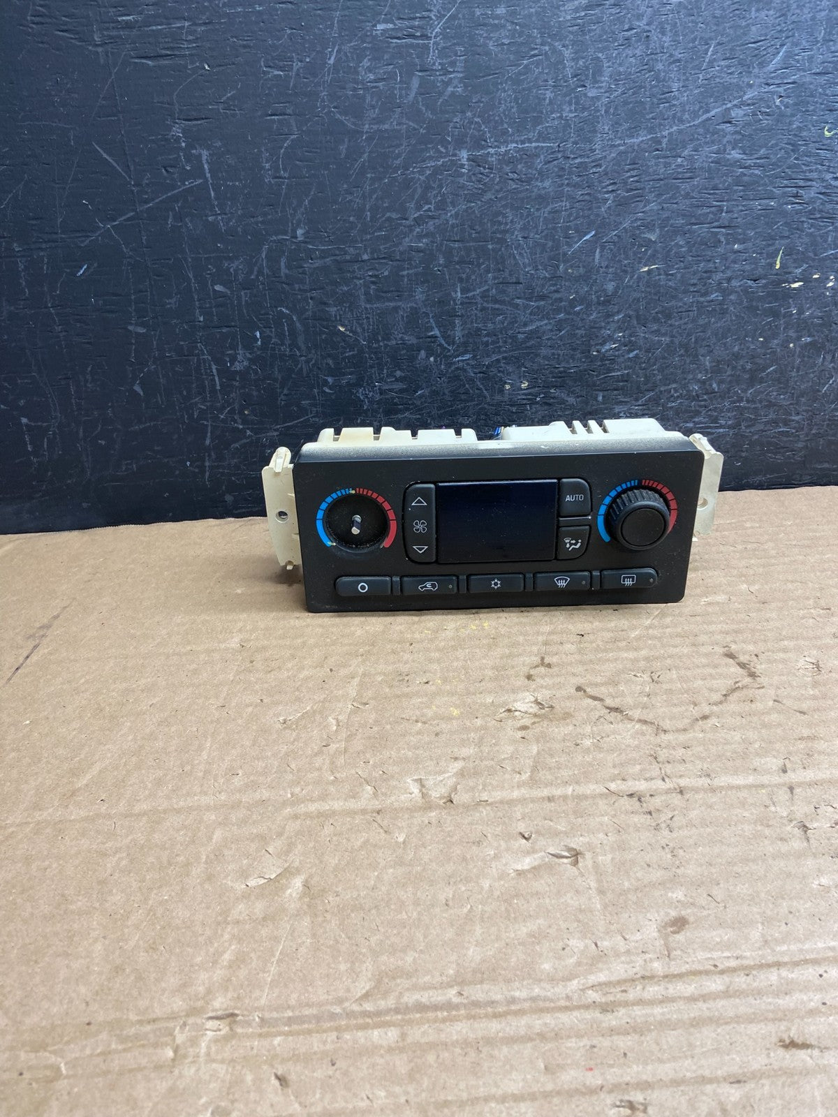 2003 - 2006 GMC Chevrolet Express 1500 Climate Control A/C AF2071 DW0