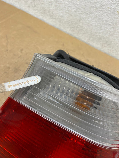 2002 - 2005 BMW 3 E46 Series Right Passenger Tail Light V8583 DW4