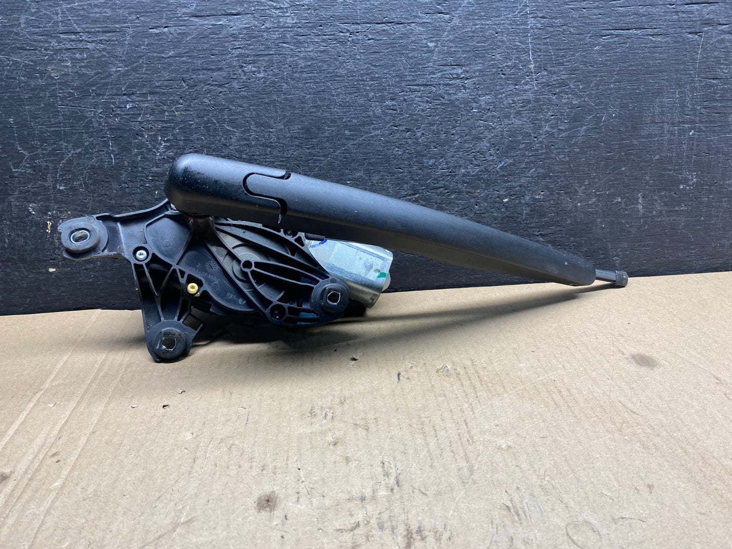 2013 to 2019 Ford Escape Rear Windshield Wiper Motor AG35930