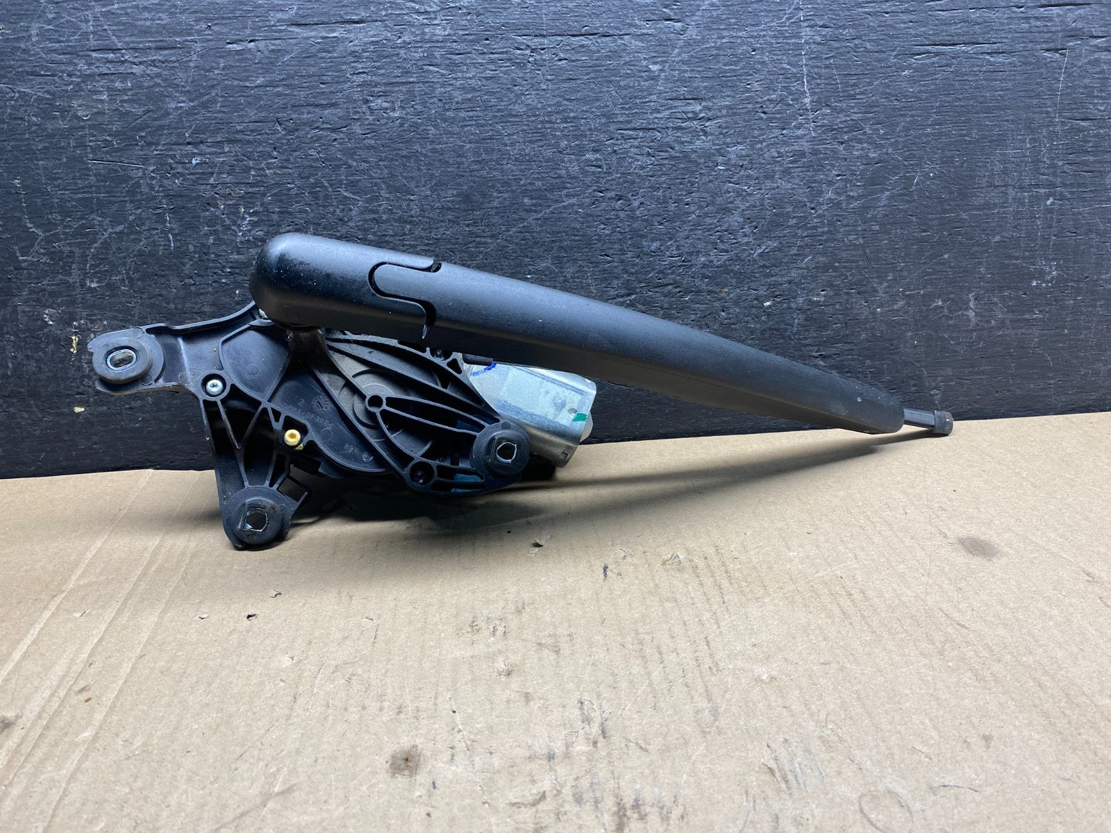 2013 to 2019 Ford Escape Rear Windshield Wiper Motor AG35930