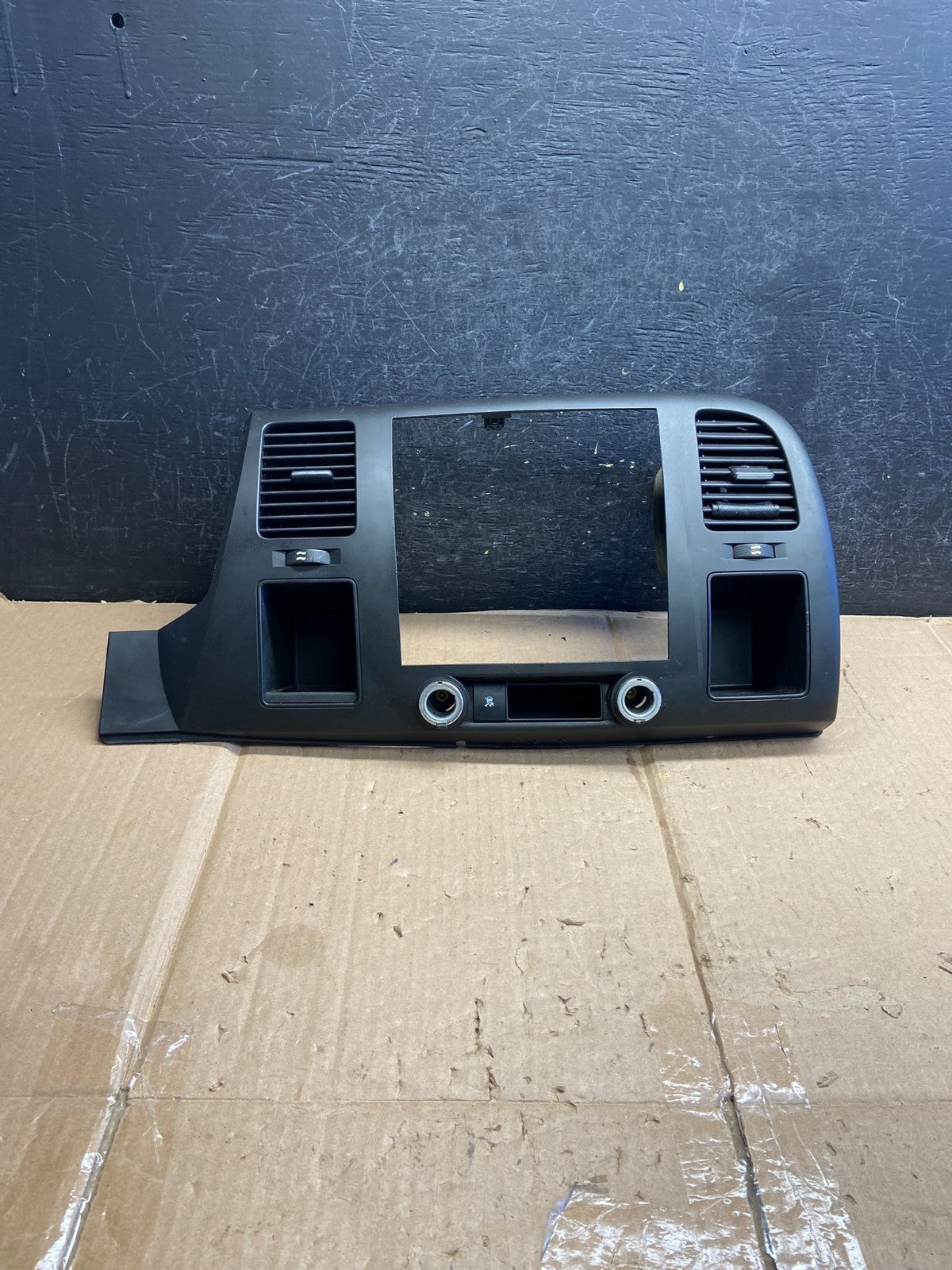 2007 to 2014 Silverado Sierra Center Console Radio Bezel Air Vents AH5653 DG0